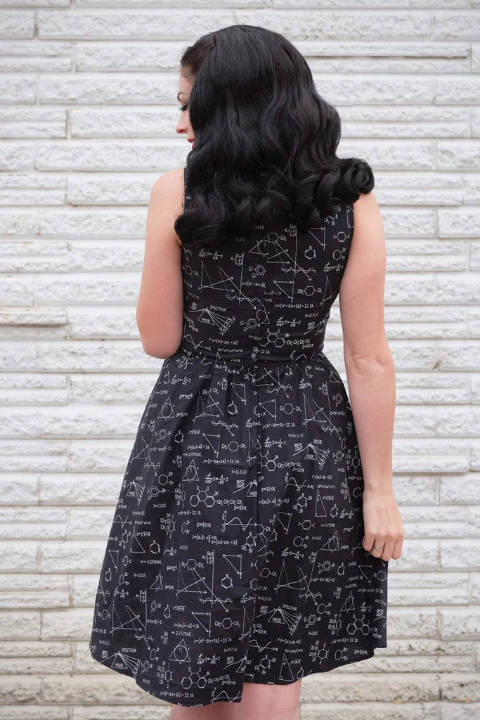 Retrolicious Vintage Dress In Equations Print - Image 4