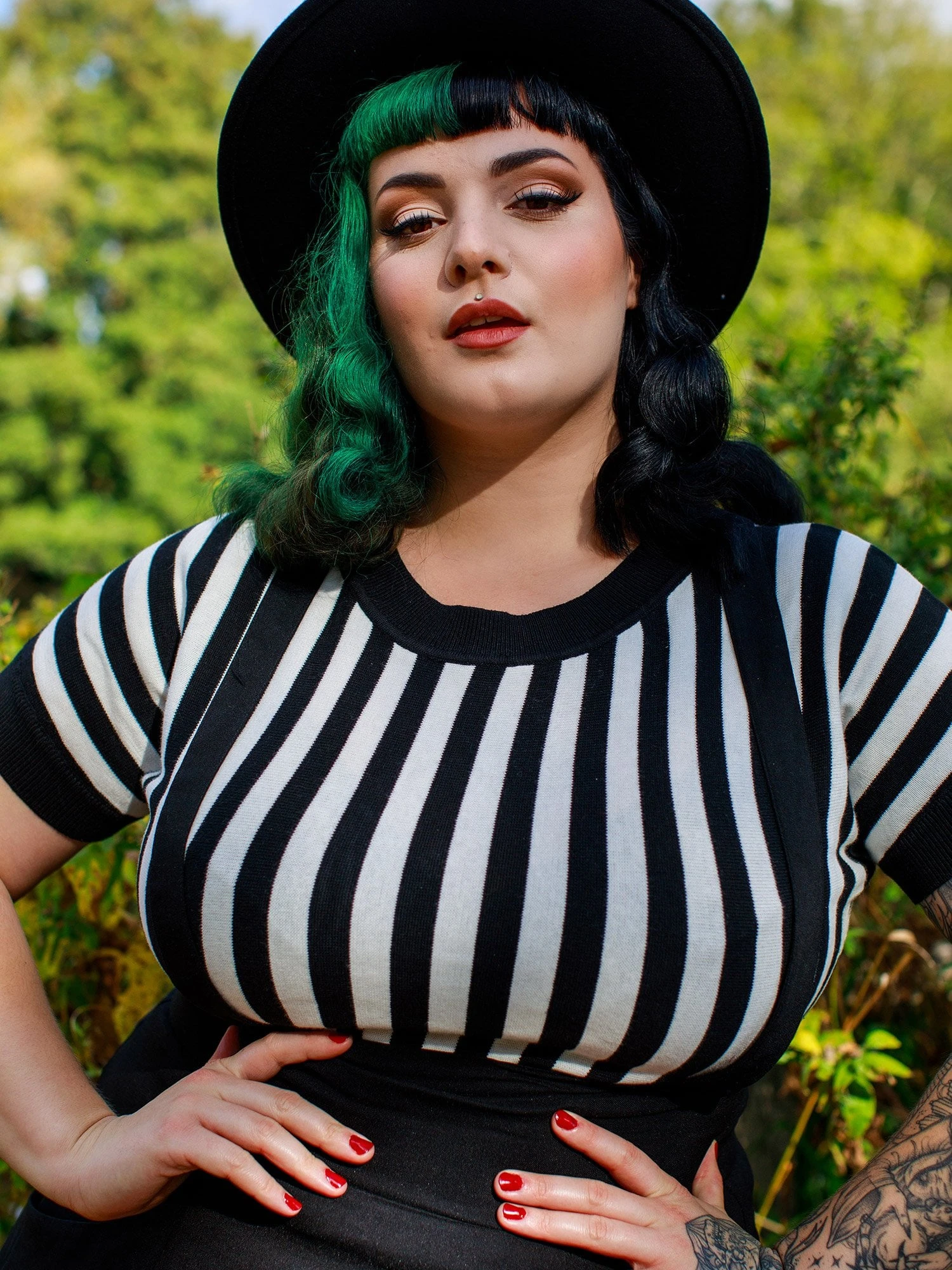 Collectif Joy Knit Top In Beetle Stripe - Image 2